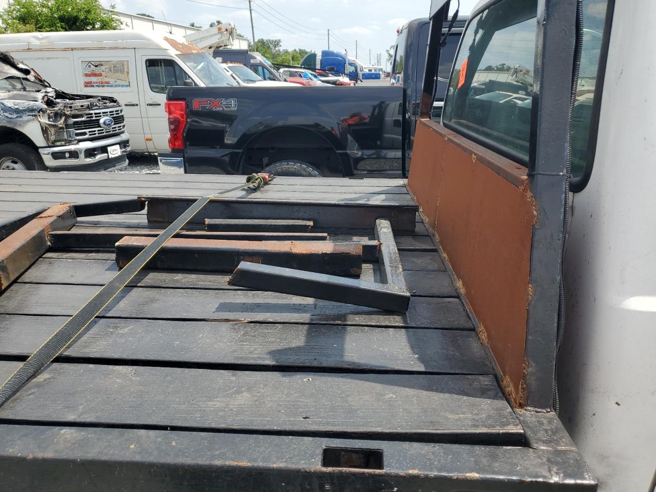 1999 Ford F350 Super Flatbed Truck VIN: 1FDWF36S5XEA86482 Lot: 50220585