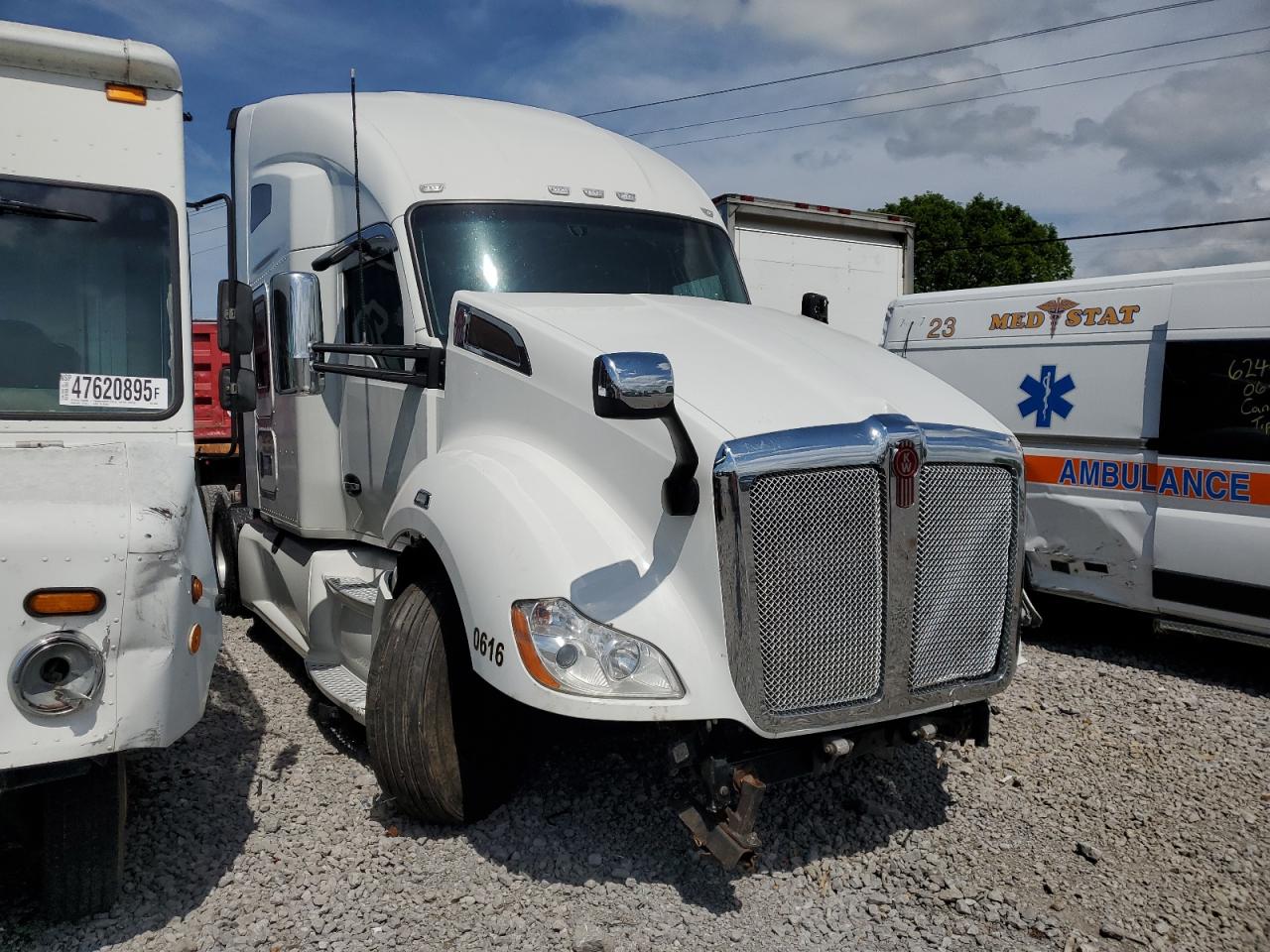 2020 Kenworth T680 Semi Truck for Sale in Lebanon, TN - Front End