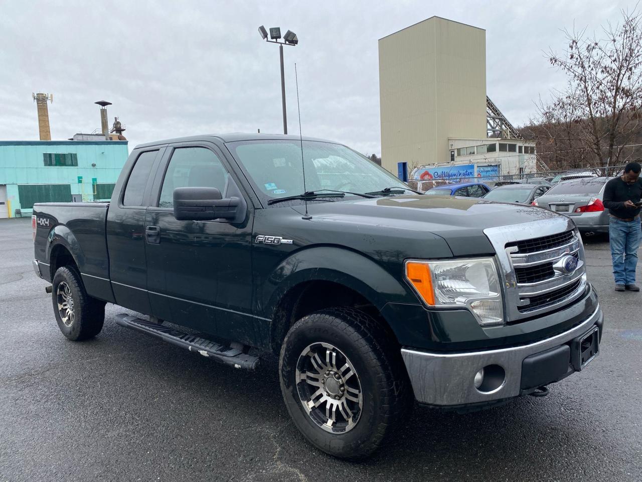 2013 Ford F150 Super Cab на продаже в New Britain, CT - Minor Dent/Scratches