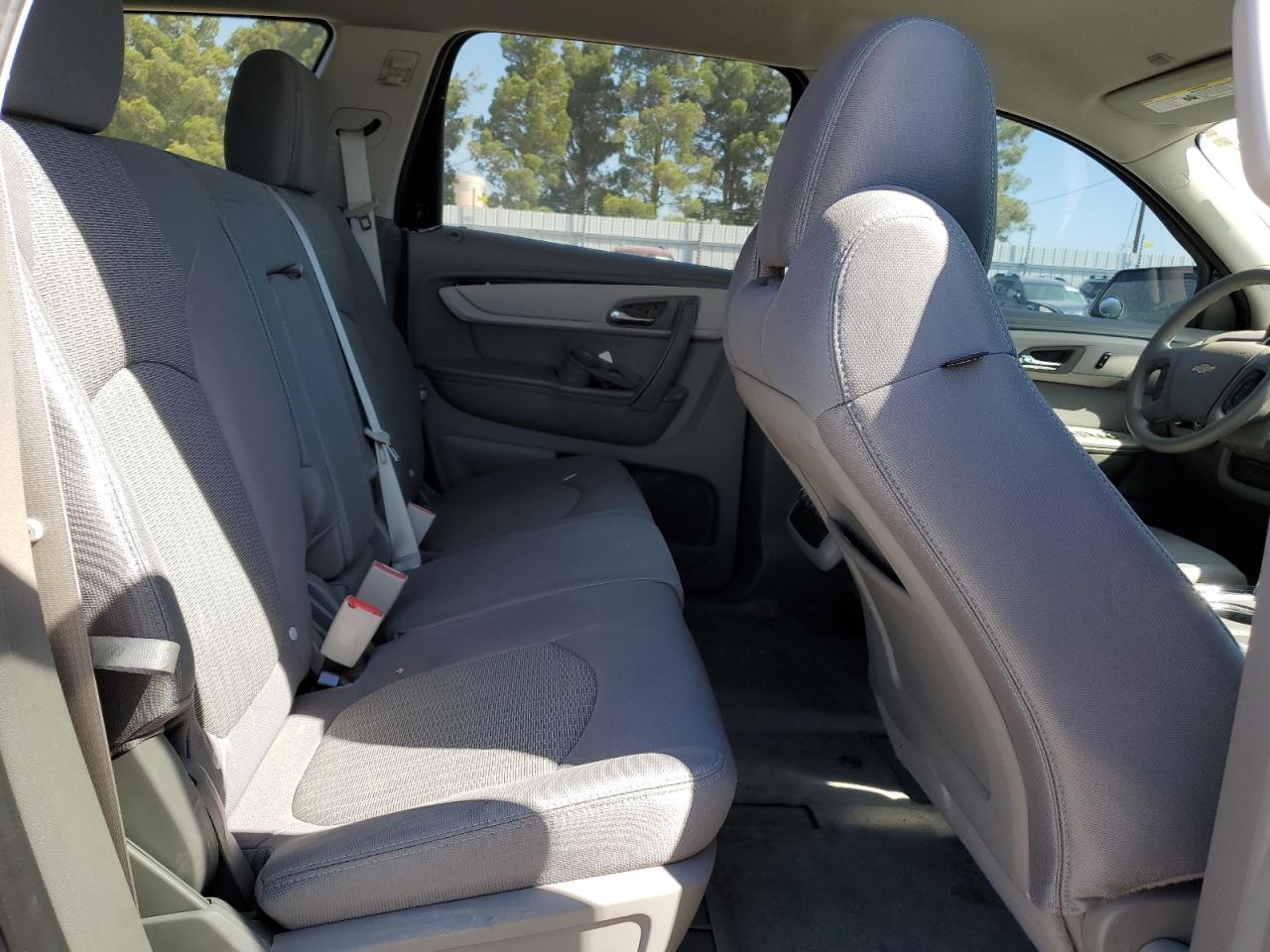 1GNKVFKD2FJ122270 2015 Chevrolet Traverse Ls