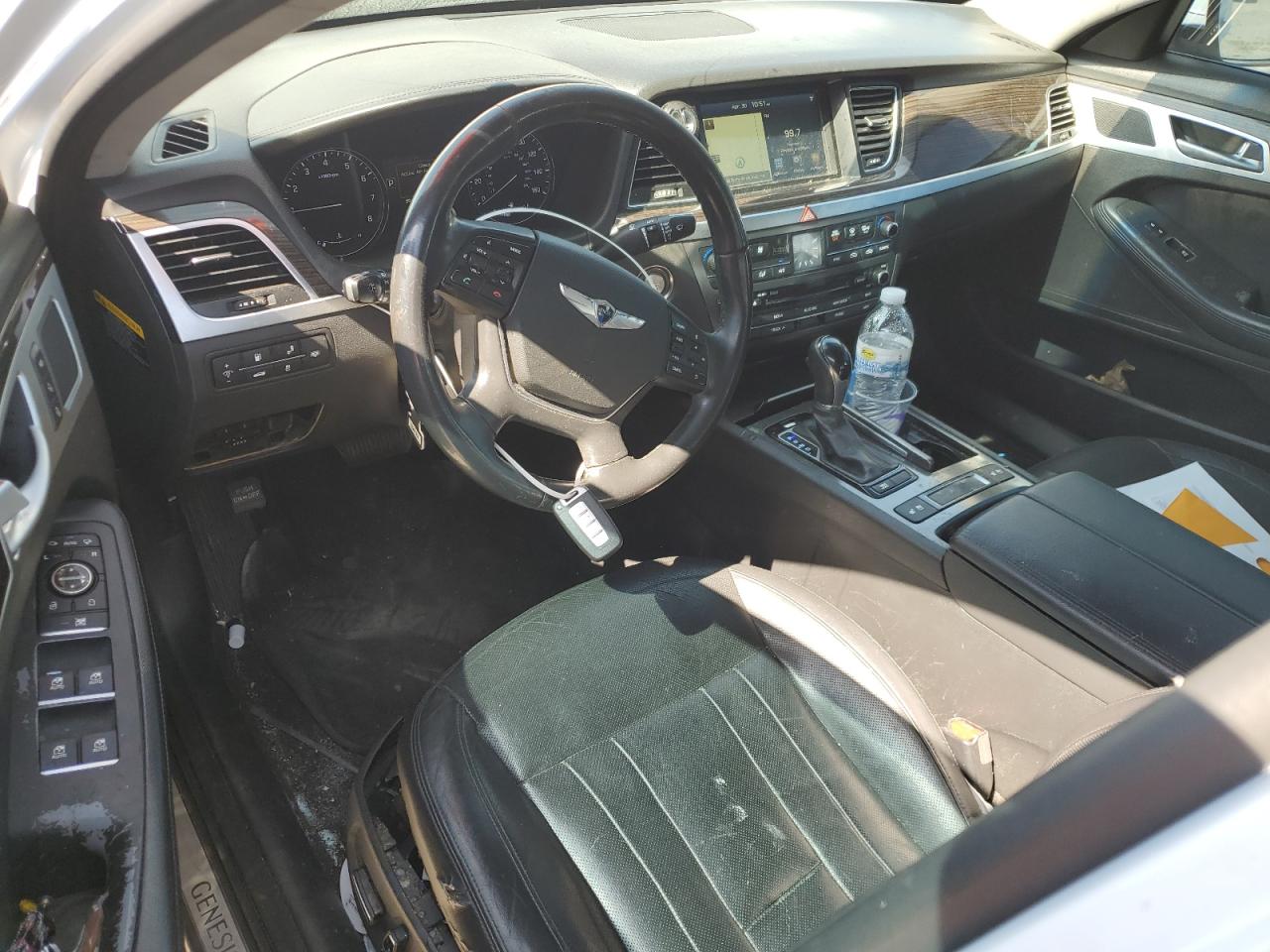 2015 Hyundai Genesis 3.8L VIN: KMHGN4JE0FU083640 Lot: 55027895