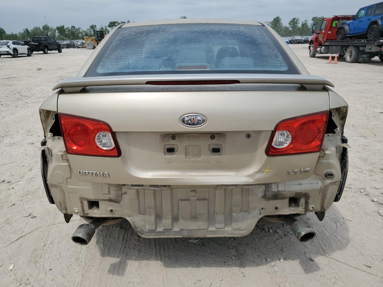 2008 Kia Optima Lx VIN: KNAGE124285235064 Lot: 52913455