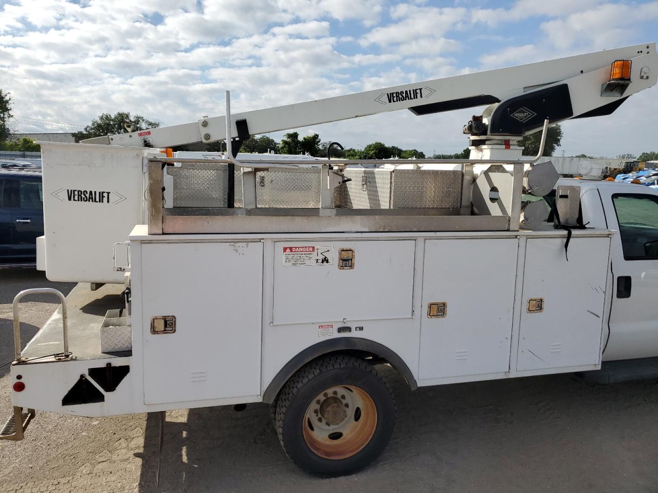 2013 Ford F450 Super Duty Bucket Truck VIN: 1FDUF4GY1DEA87429 Lot: 51272405