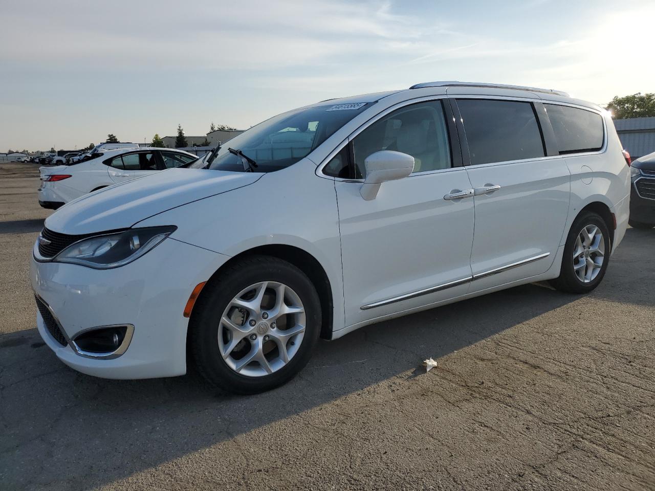 2018 Chrysler Pacifica Touring L Plus for Sale in Bakersfield, CA - Minor Dent/Scratches