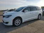 2018 Chrysler Pacifica Touring L Plus zu verkaufen in Bakersfield, CA - Minor Dent/Scratches