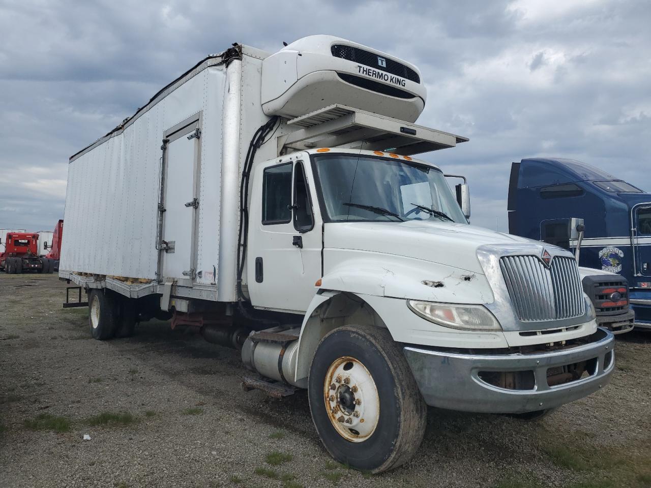 2015 International 4300 Rollback Truck de vânzare în Dyer, IN - Top/Roof