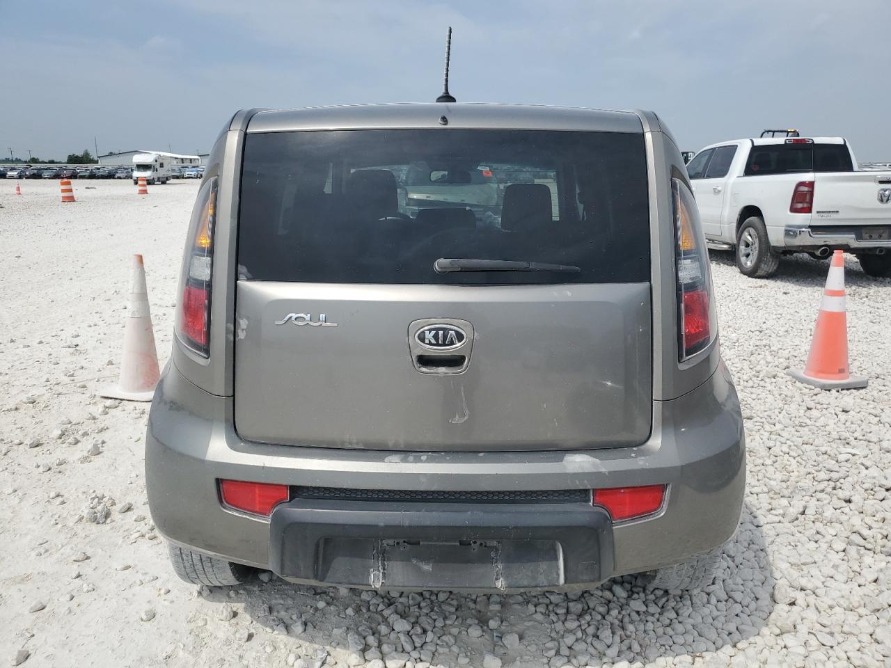 2010 Kia Soul + VIN: KNDJT2A26A7188958 Lot: 53738045