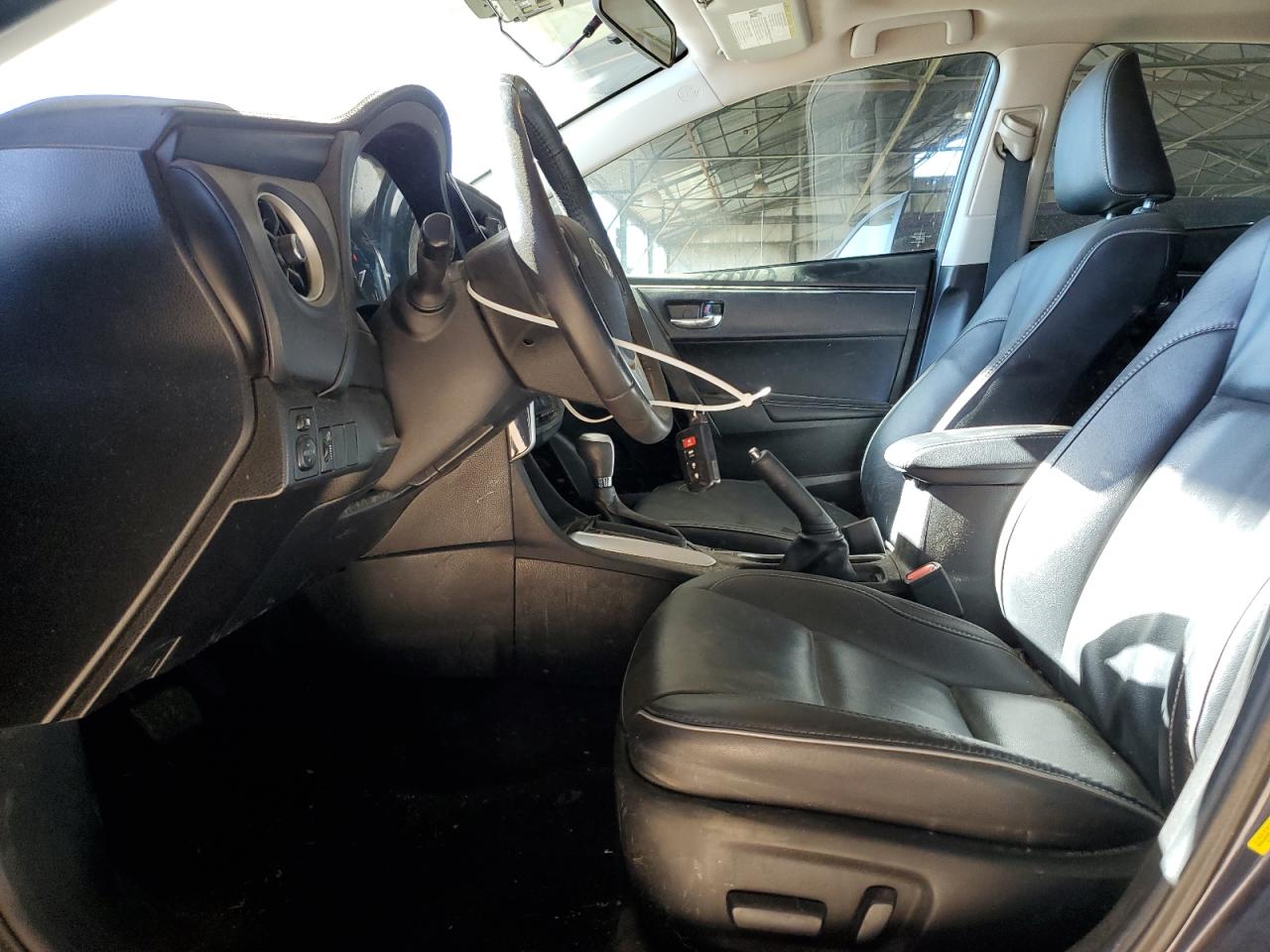 2018 Toyota Corolla L VIN: 5YFBURHE4JP752261 Lot: 55158785