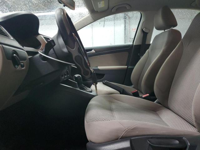 Sedans VOLKSWAGEN JETTA 2013 Beżowy