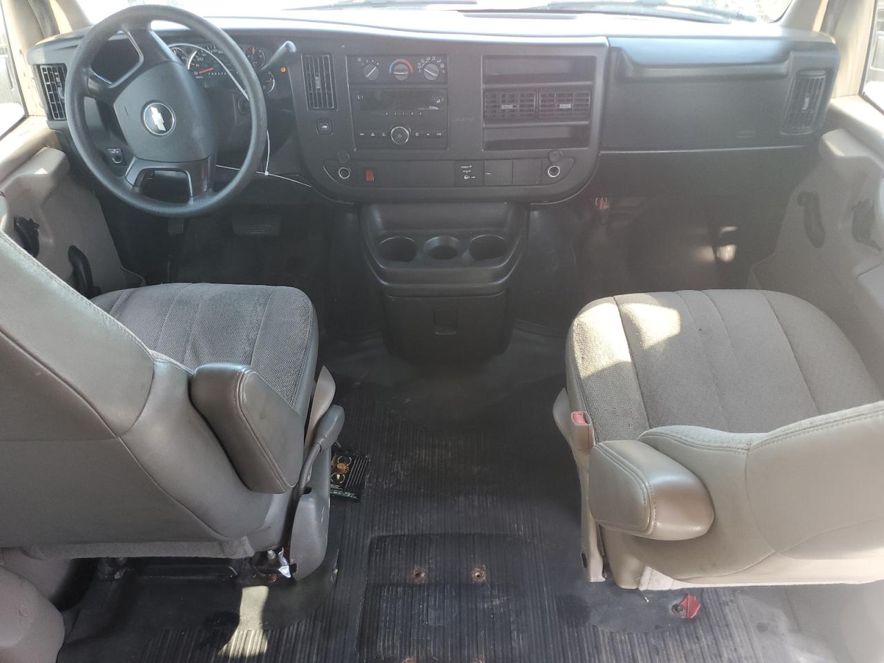 1GCGG25CX91105628 2009 Chev Express Cargo 2500 1