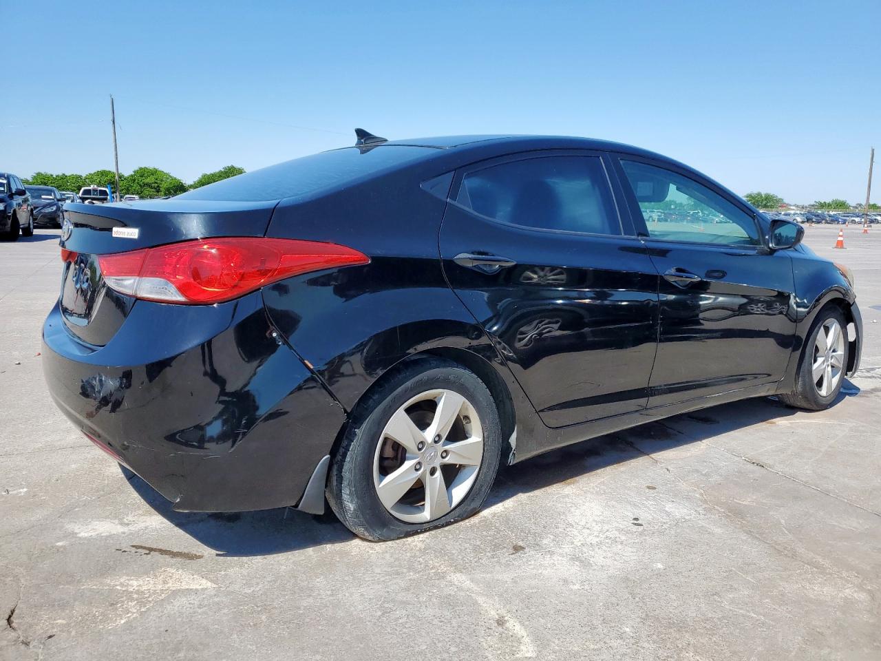 2013 Hyundai Elantra - Image 3