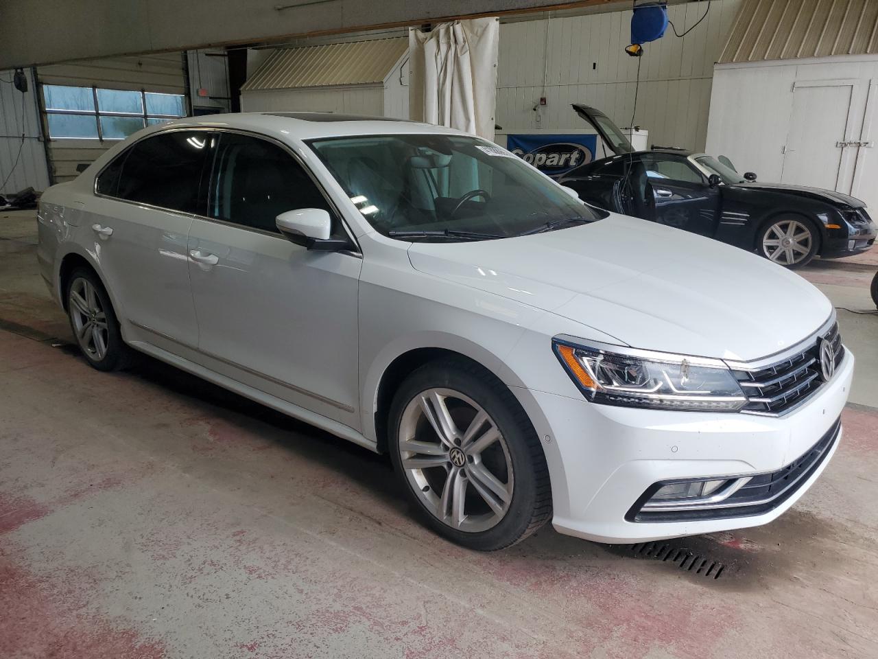 2017 Volkswagen Passat - Image 4