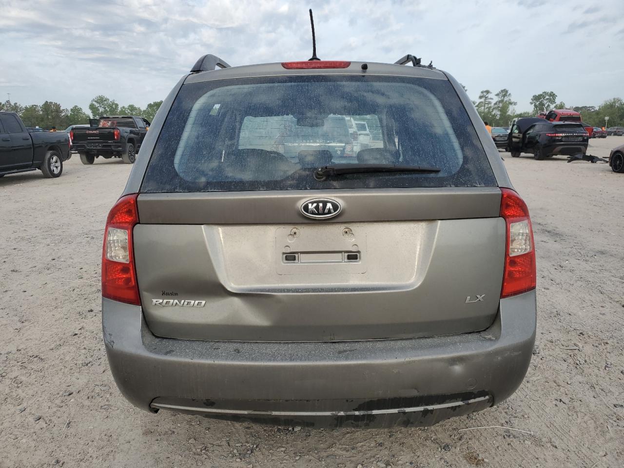 2009 Kia Rondo Base VIN: KNAFG528X97241832 Lot: 53323895