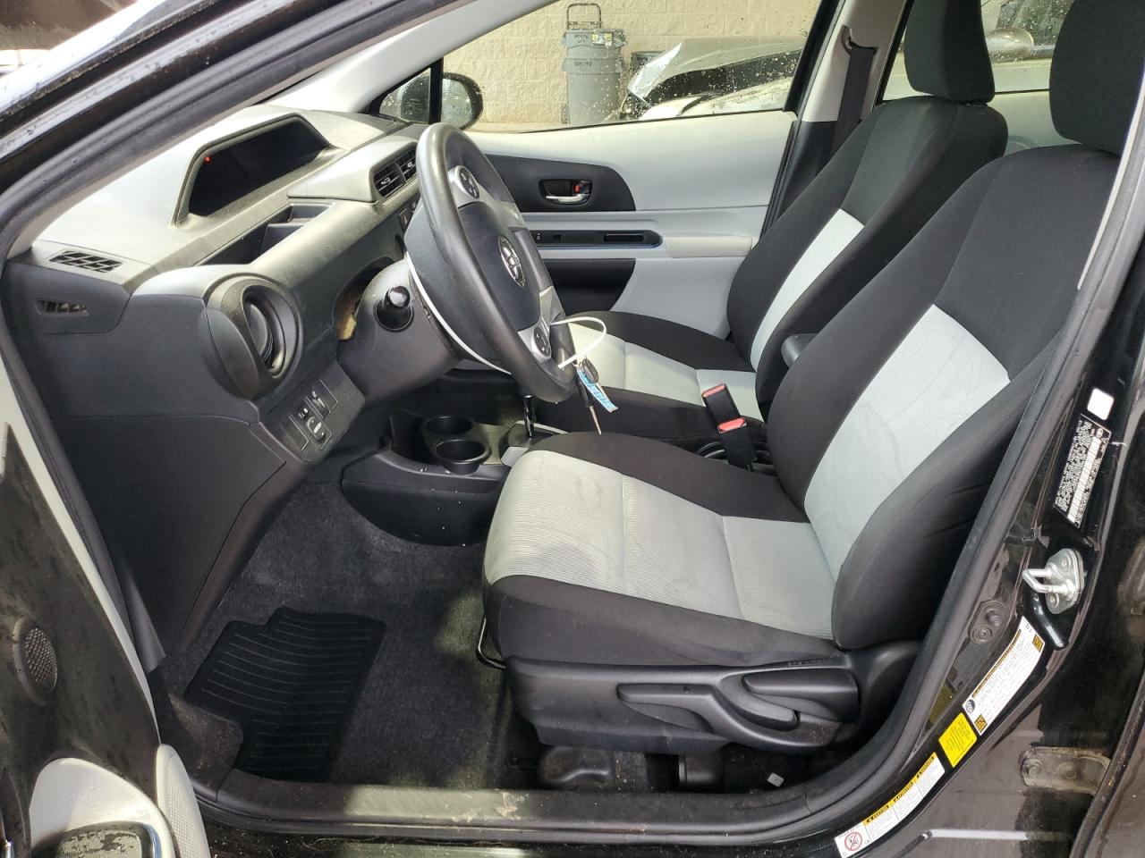 2013 Toyota Prius C VIN: JTDKDTB39D1546186 Lot: 54021415