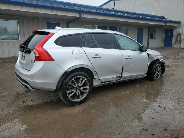  VOLVO V60 2017 Серебристый