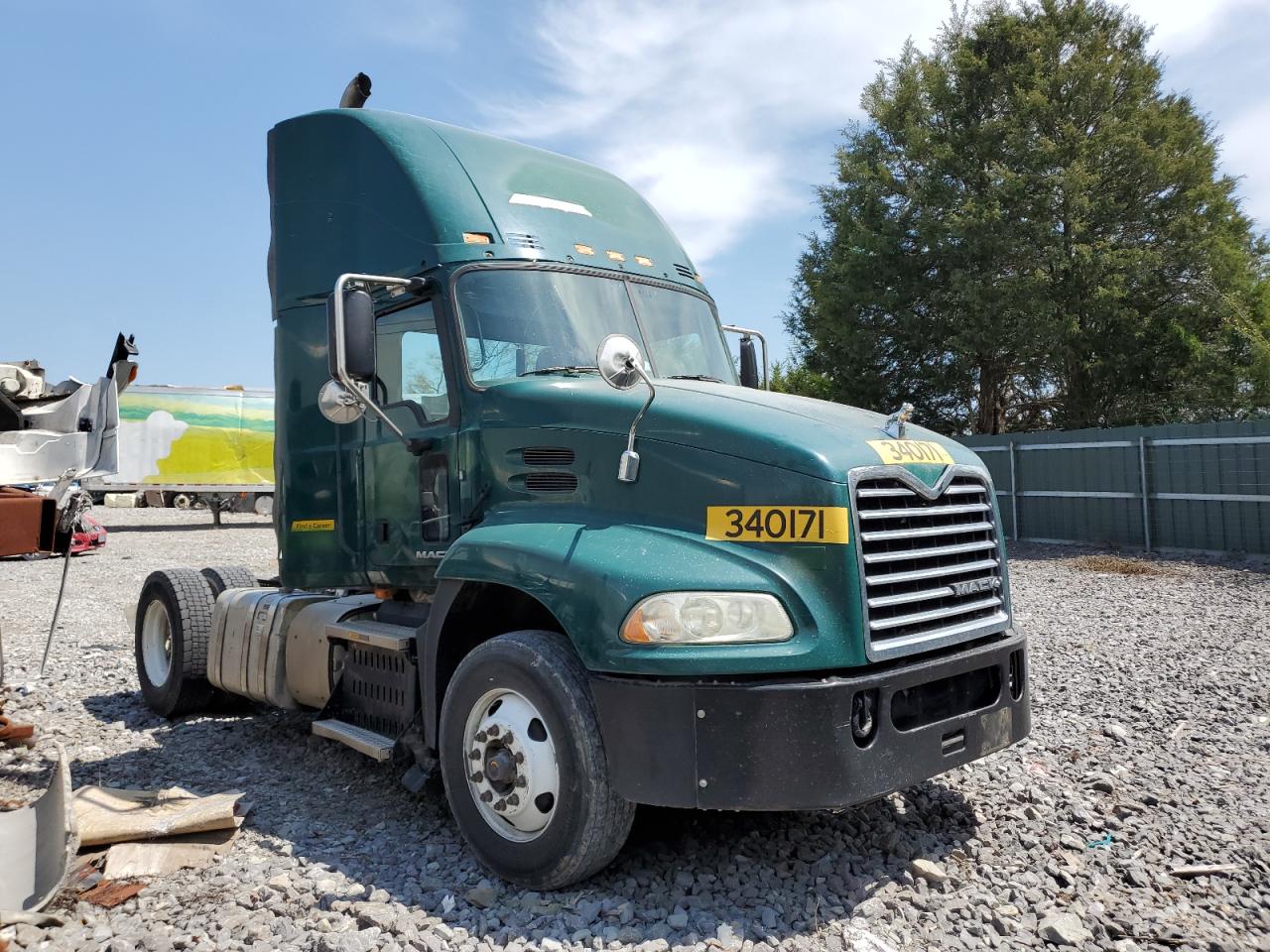 2015 Mack Cxu612 Semi Truck for Sale in Madisonville, TN - Minor Dent/Scratches