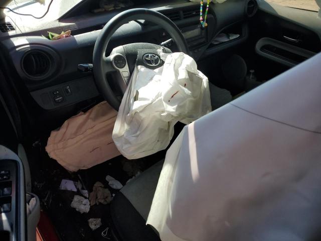 Хэтчбеки TOYOTA PRIUS 2013 Красный