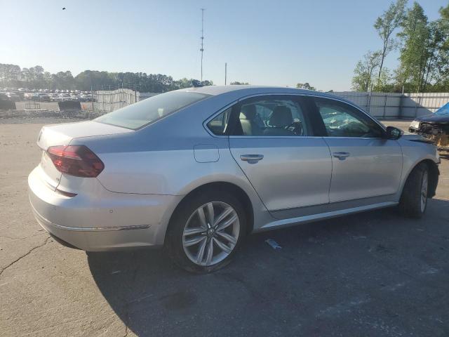 VOLKSWAGEN PASSAT 2017 Серебристый