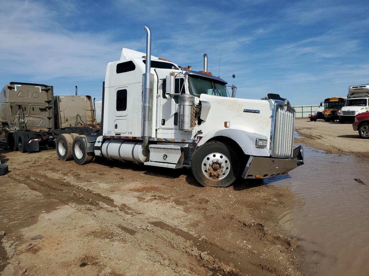 2007 Kenworth W900 Semi Truck للبيع في Amarillo، TX - Front End