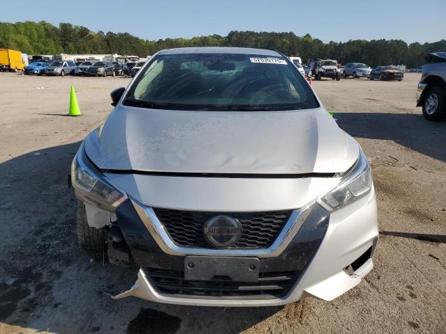  NISSAN VERSA 2021 Серебристый