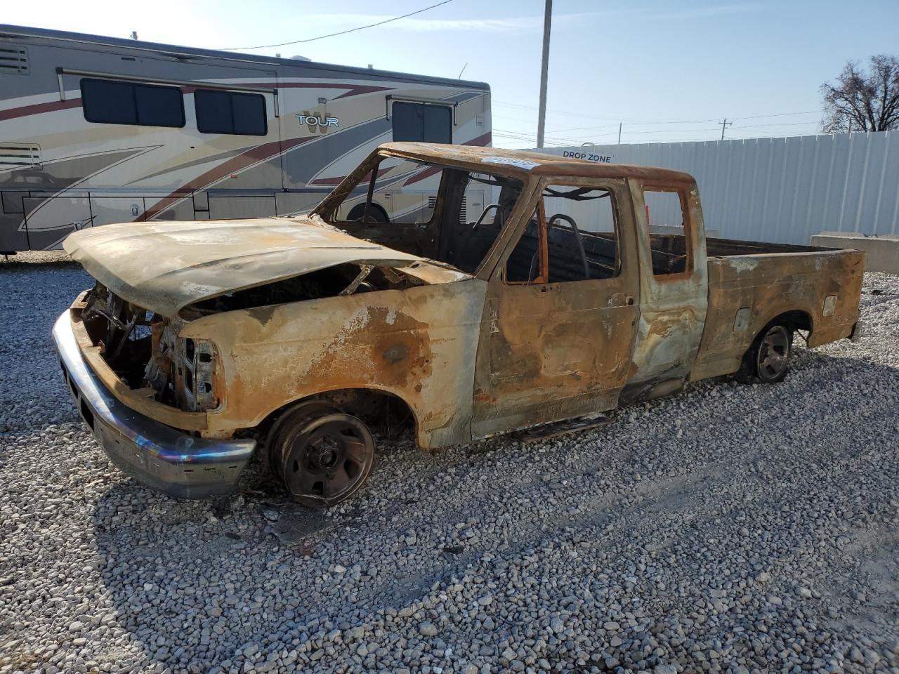 1996 Ford F150 იყიდება Rogersville-ში, MO - Burn - Engine