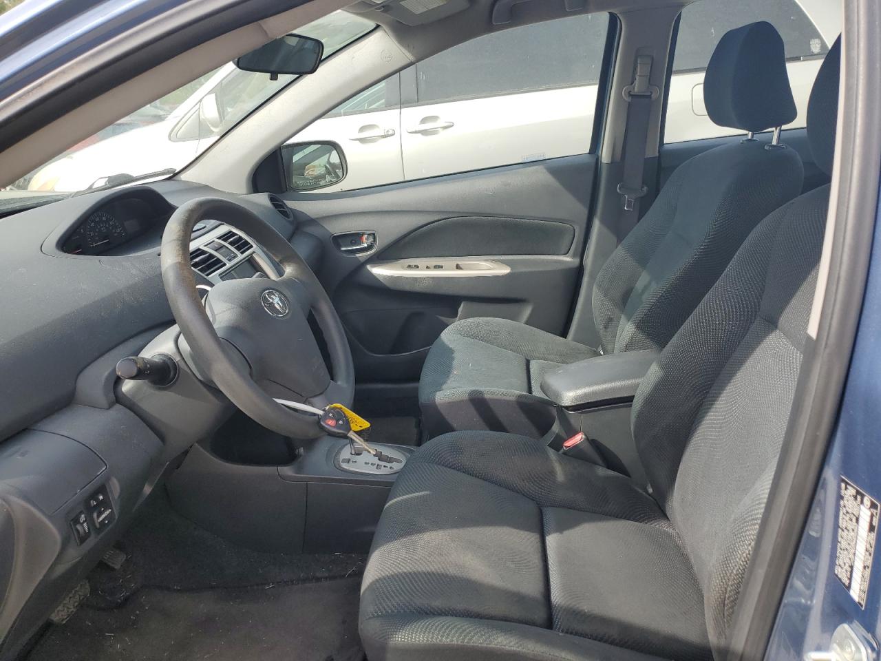 2009 Toyota Yaris VIN: JTDBT903394052663 Lot: 54700835