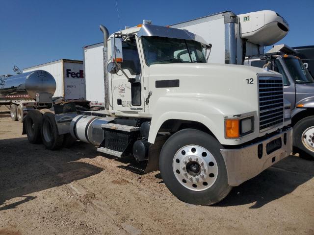 2016 Mack Chu613 Semi Truck