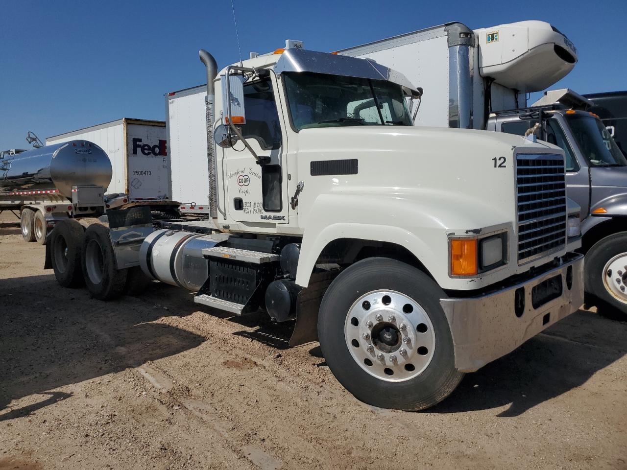 2016 Mack Chu613 Semi Truck for Sale in Amarillo, TX - Rollover