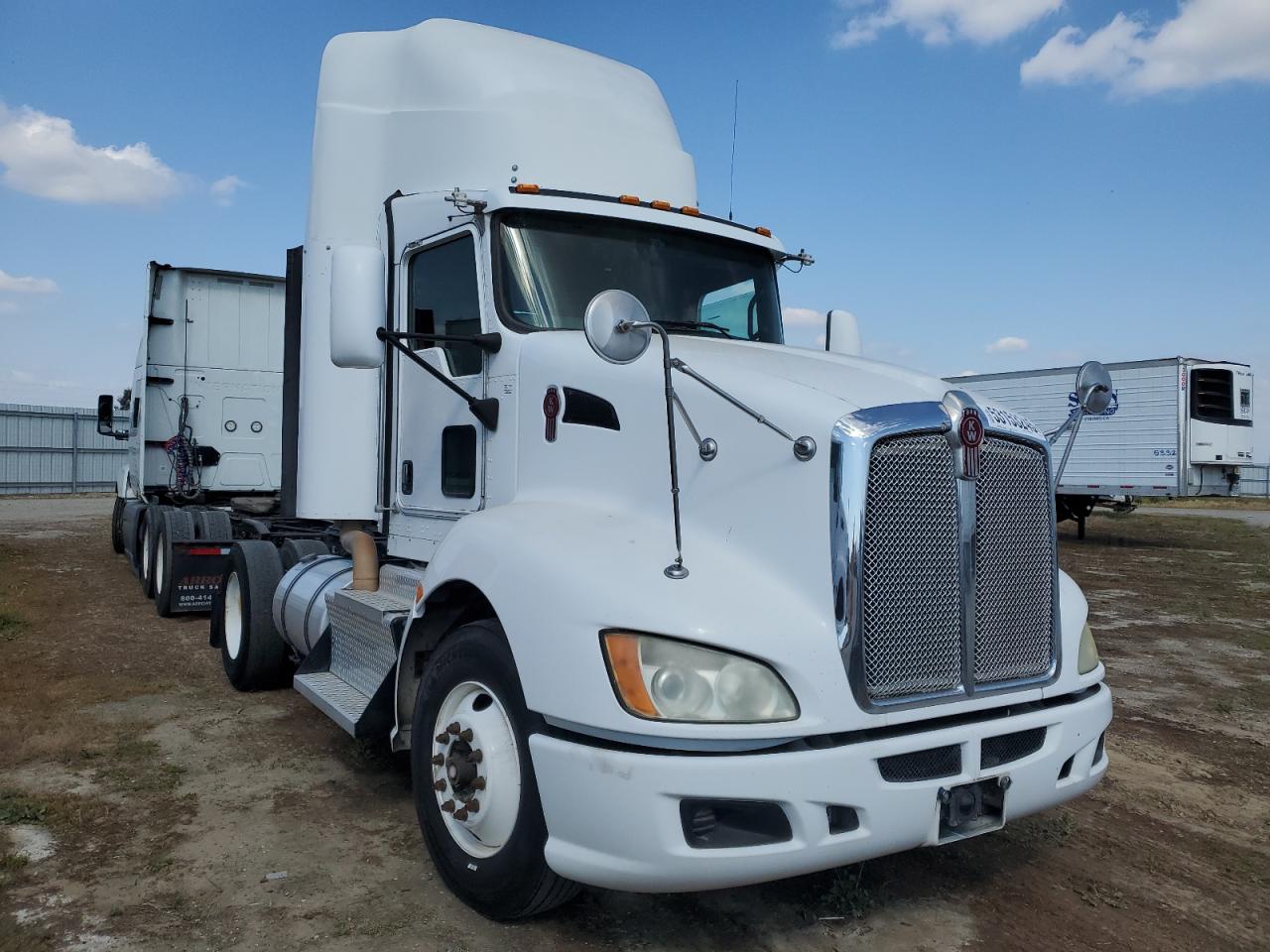 2012 Kenworth T660 Semi Truck продається в Fresno, CA - Normal Wear