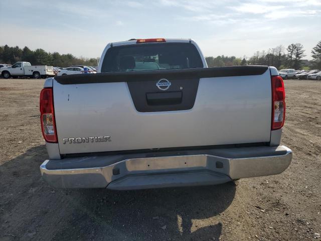 Pickups NISSAN FRONTIER 2015 Srebrny
