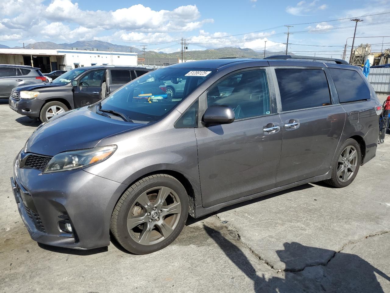 2019 Toyota Sienna Se იყიდება Sun Valley-ში, CA - Side