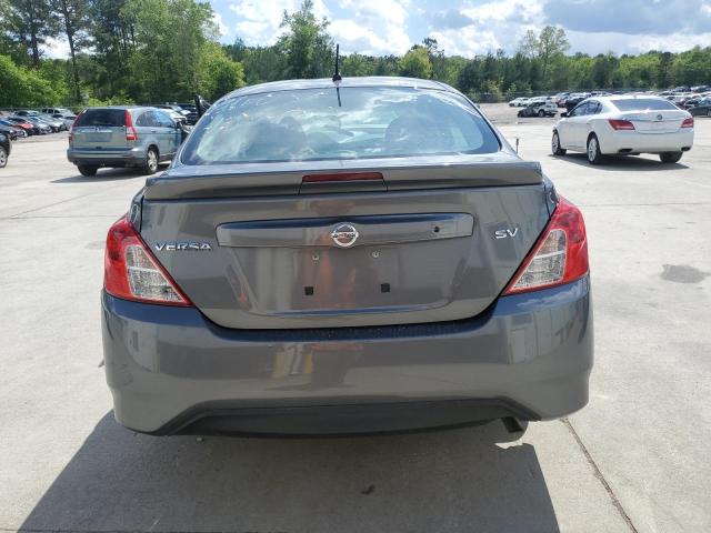  NISSAN VERSA 2018 Серый