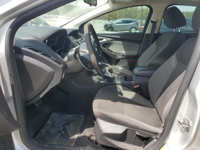 Sedans FORD FOCUS 2013 Srebrny