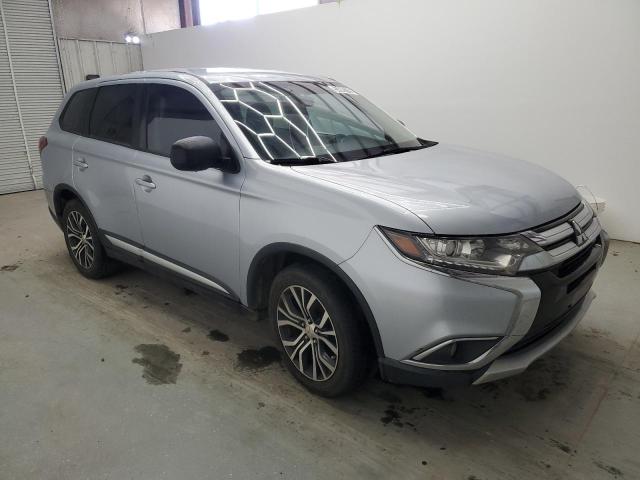  MITSUBISHI OUTLANDER 2017 Srebrny