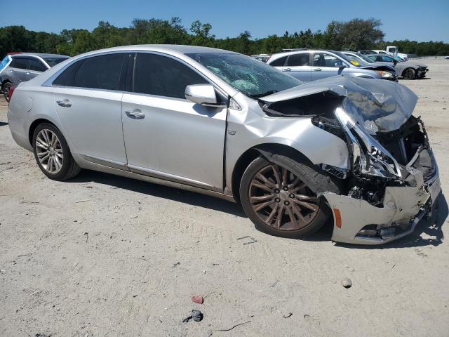  CADILLAC XTS 2018 Srebrny