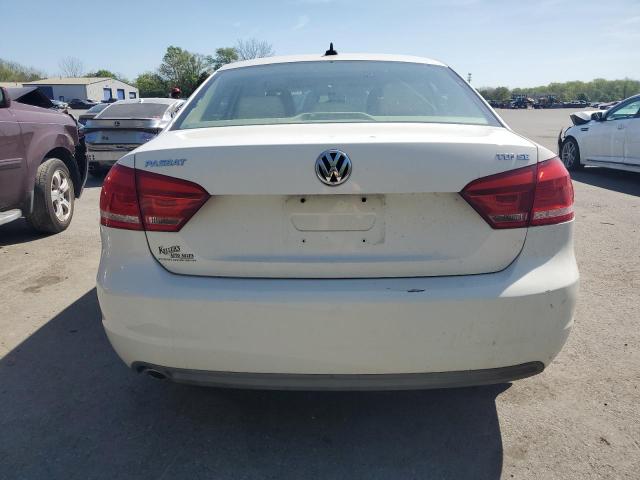 Sedans VOLKSWAGEN PASSAT 2013 Biały