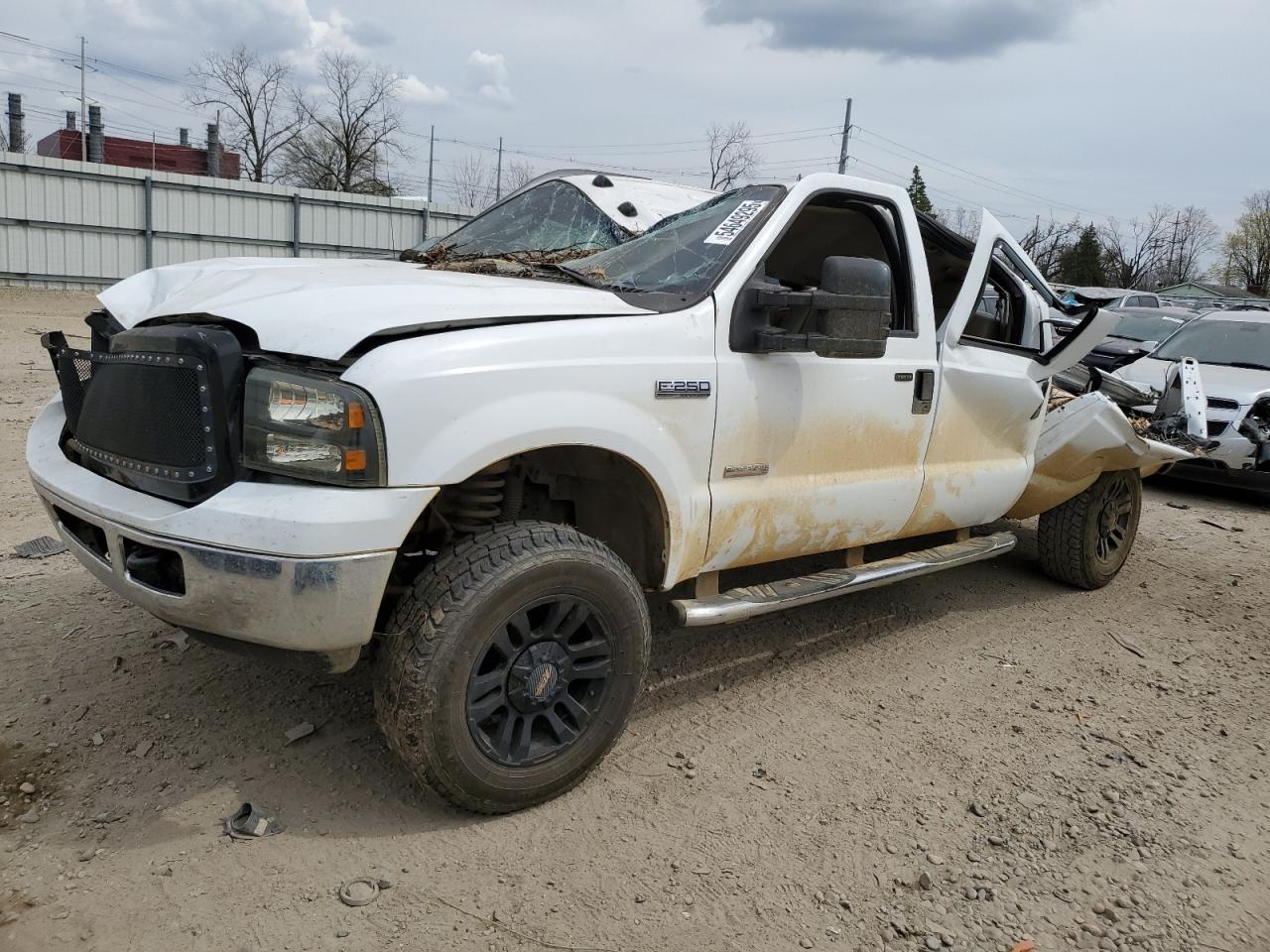 2006 Ford F250 Super Duty for Sale in Lansing, MI - Top/Roof