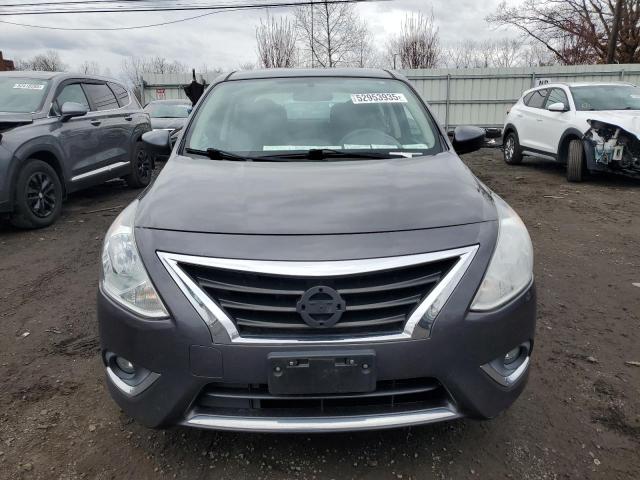 Седани NISSAN VERSA 2015 Сірий