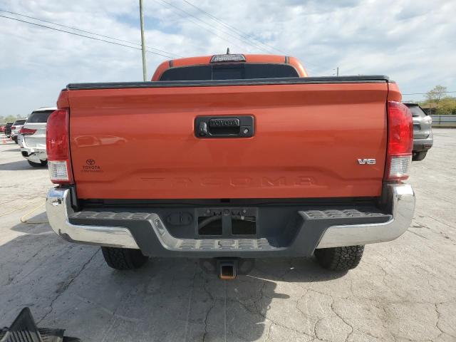 Pickups TOYOTA TACOMA 2017 Orange