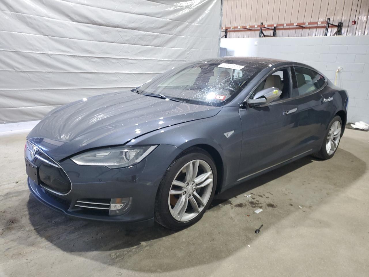 Candia, NH에서 판매 중인 2015 Tesla Model S - Side