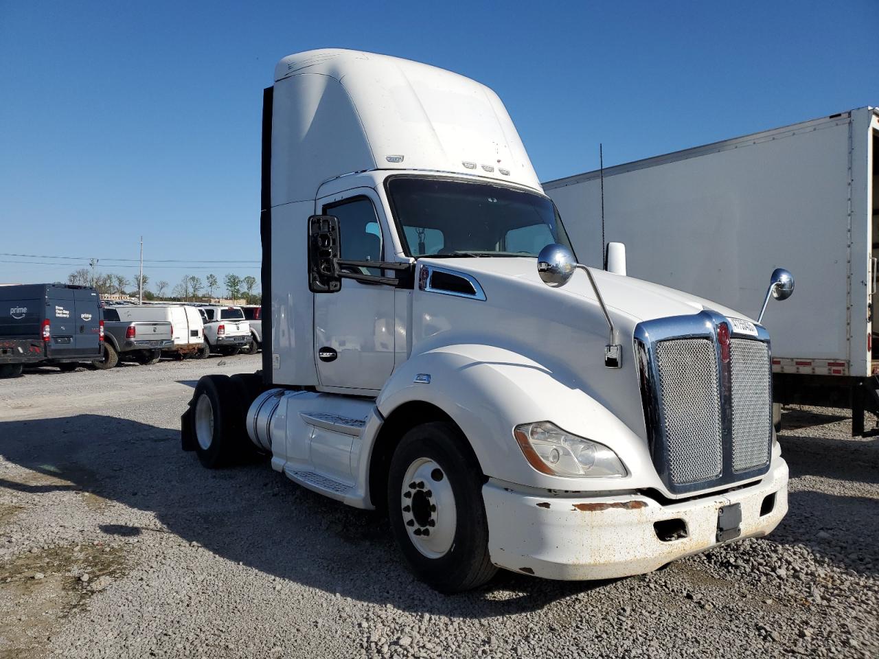 2014 Kenworth T680 Semi Truck იყიდება Lebanon-ში, TN - Minor Dent/Scratches