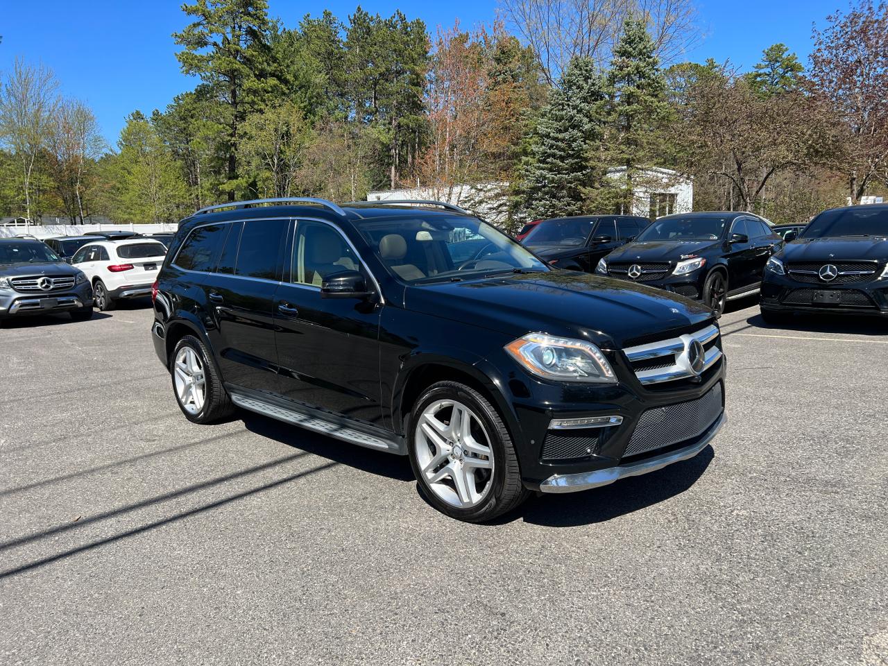 2016 Mercedes-Benz Gl 550 4Matic for Sale in North Billerica, MA - Minor Dent/Scratches