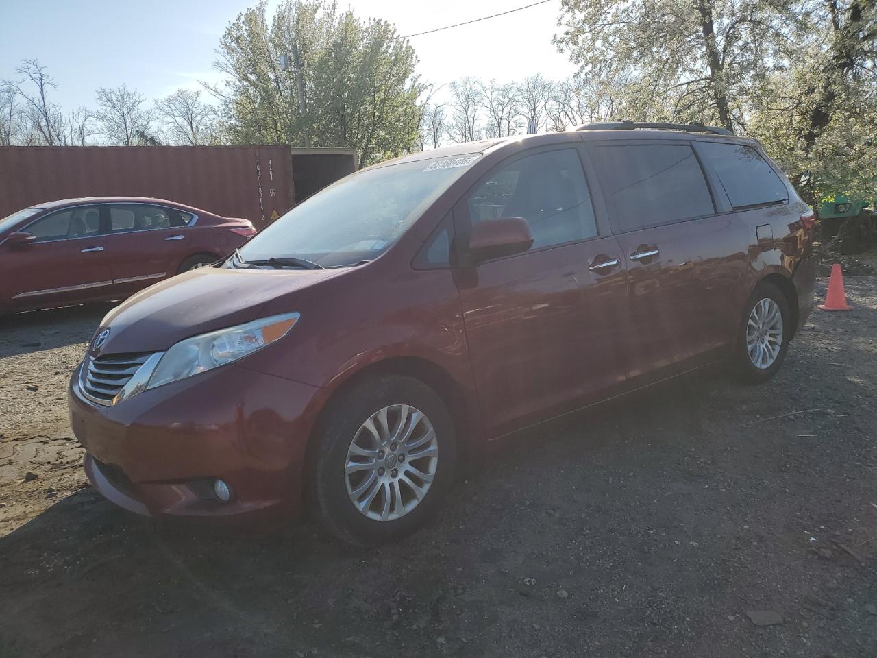 2017 Toyota Sienna Xle for Sale in Baltimore, MD - Rear End