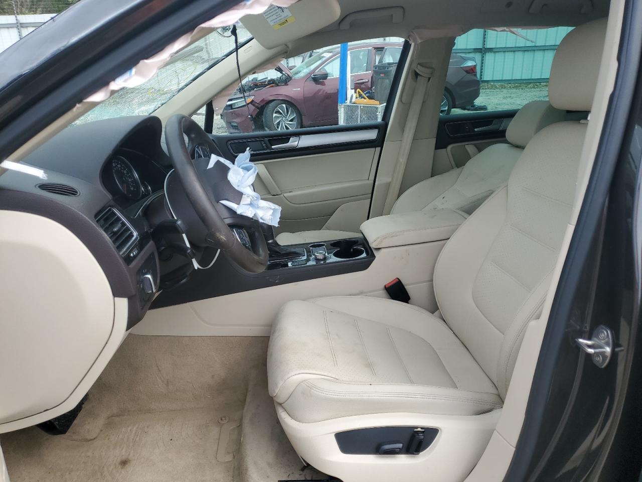 2016 Volkswagen Touareg Sport VIN: WVGEF9BP3GD013102 Lot: 53333375