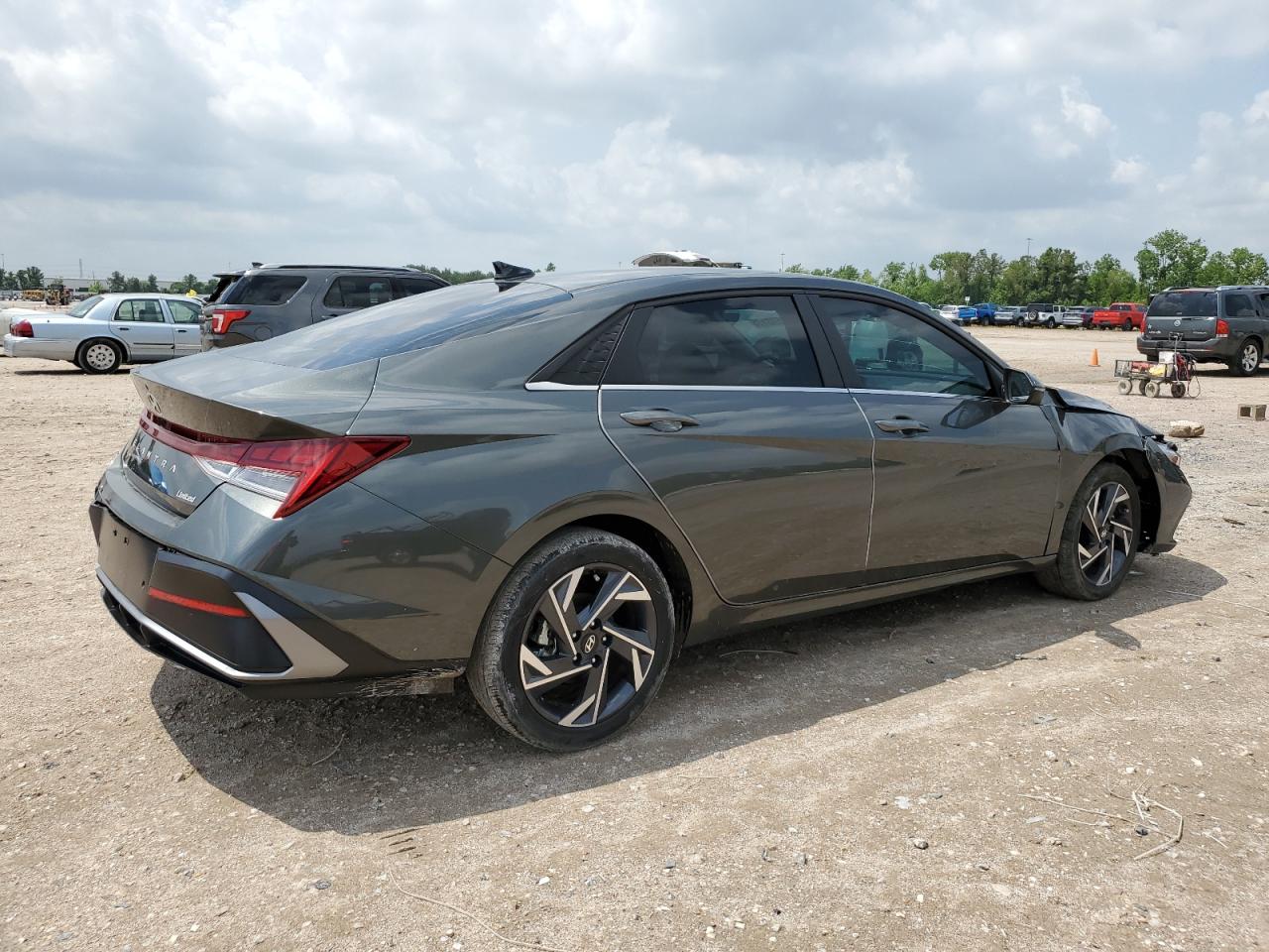 2024 Hyundai Elantra - Image 3