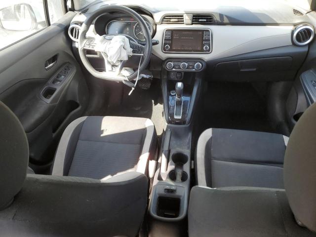  NISSAN VERSA 2021 Srebrny