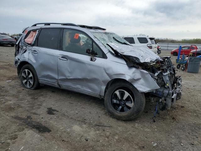  SUBARU FORESTER 2017 Серебристый