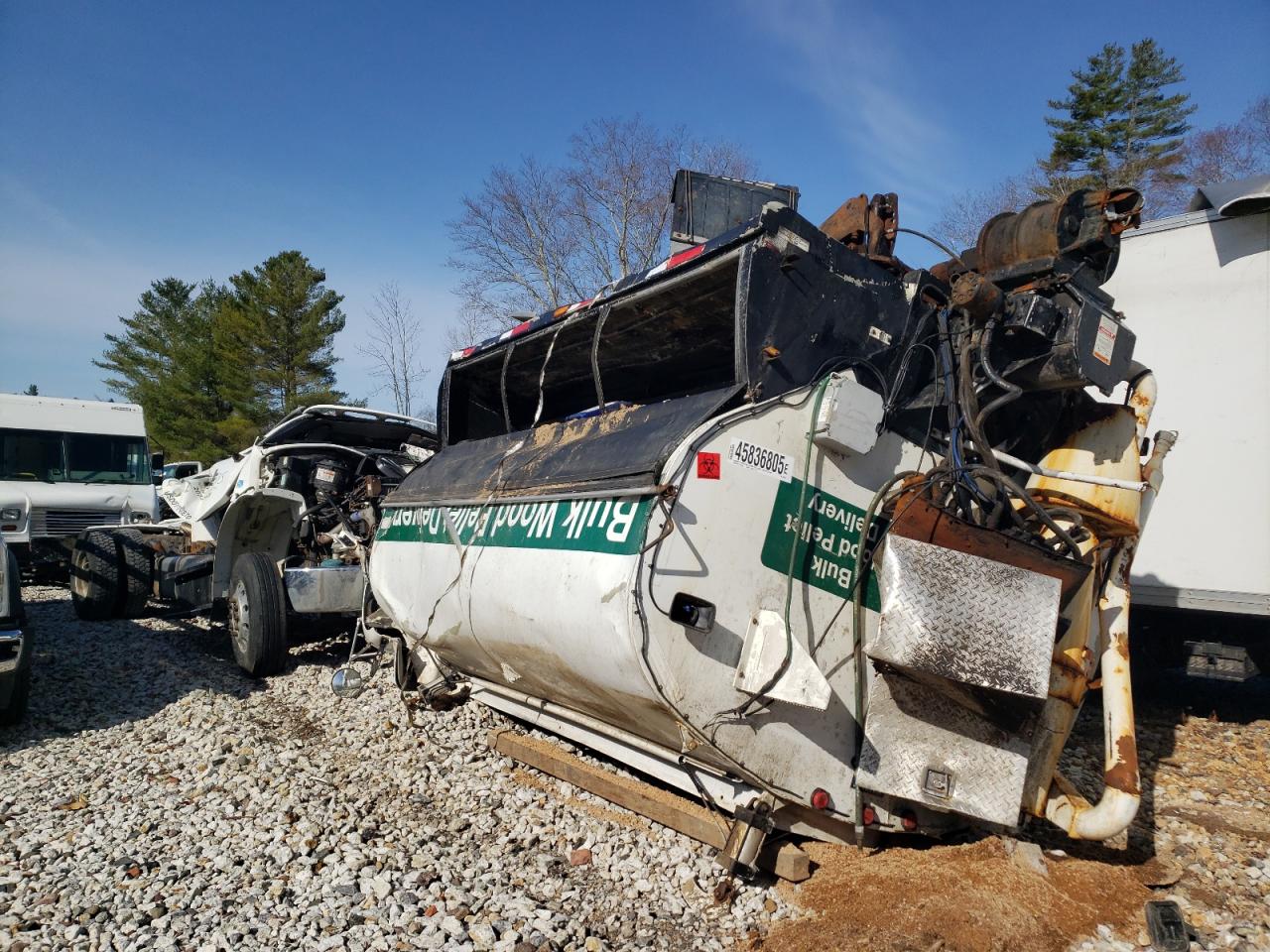 West Warren, MA에서 판매 중인 2015 Freightliner Business Class M2 106 Delivery Truck - Rollover