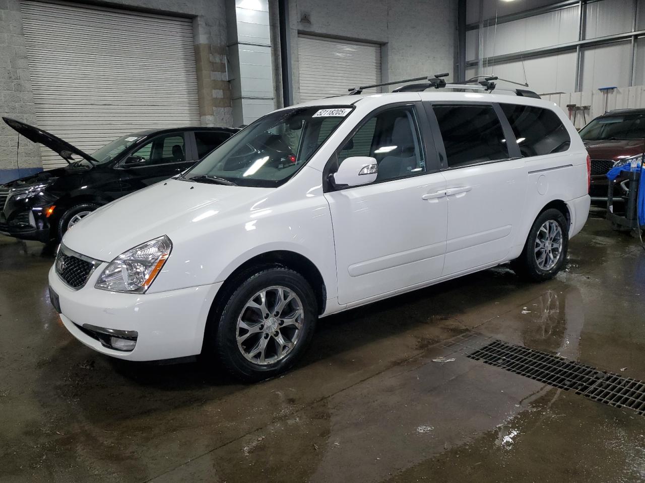 2014 Kia Sedona Lx للبيع في Ham Lake، MN - Rear End