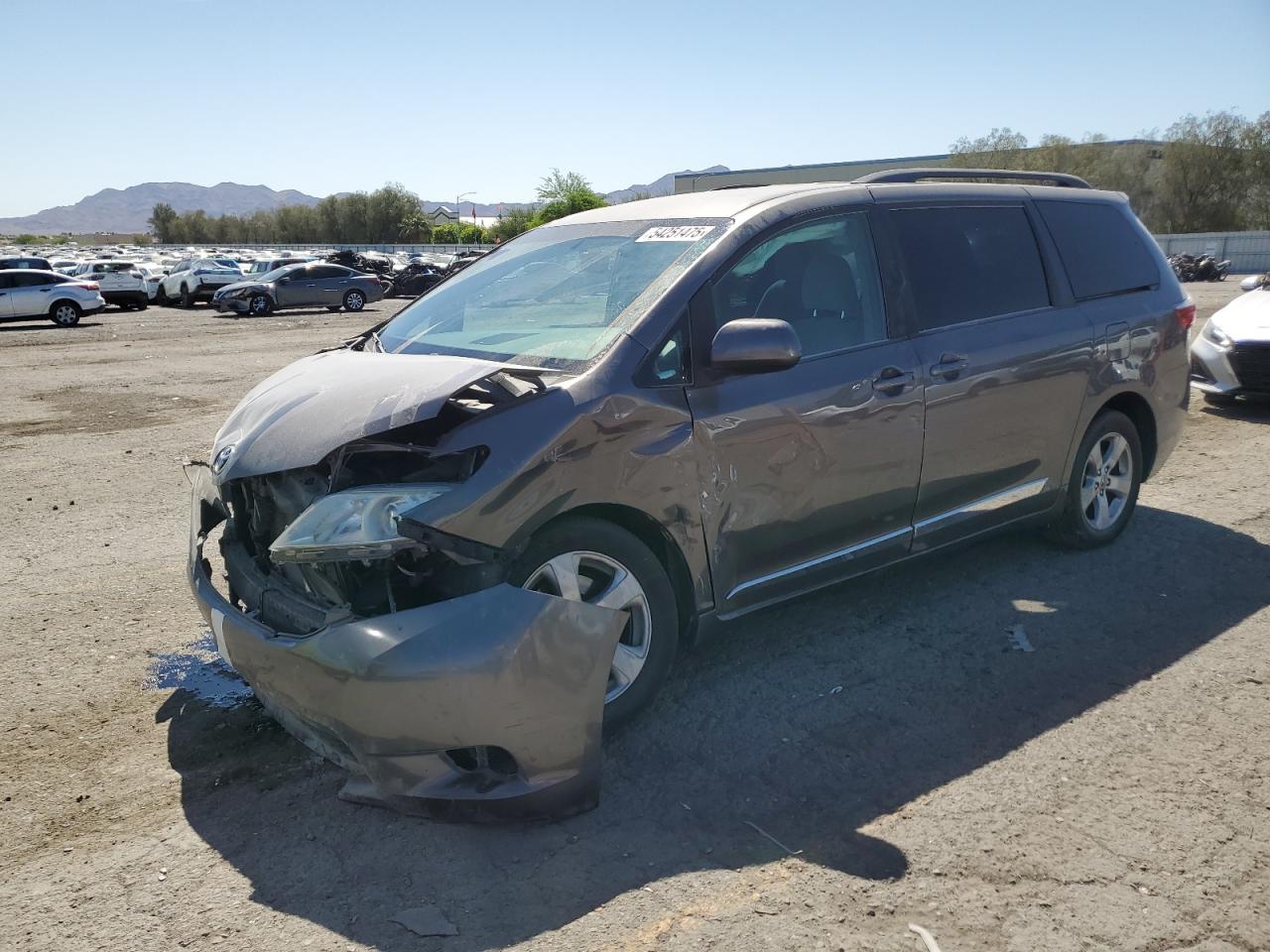 2017 Toyota Sienna Le na sprzedaż w Las Vegas, NV - Front End